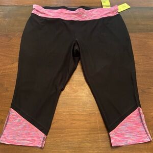 Xersion 3x Capri Yoga Leggings Black and Pink NWT